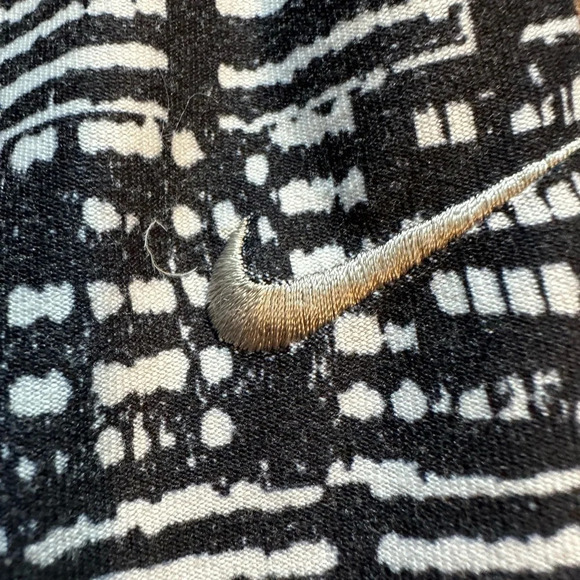 Nike Dri-Fit Women‎ Legging Black White Geometric Elastic Waist crop size large - Picture 8 of 8